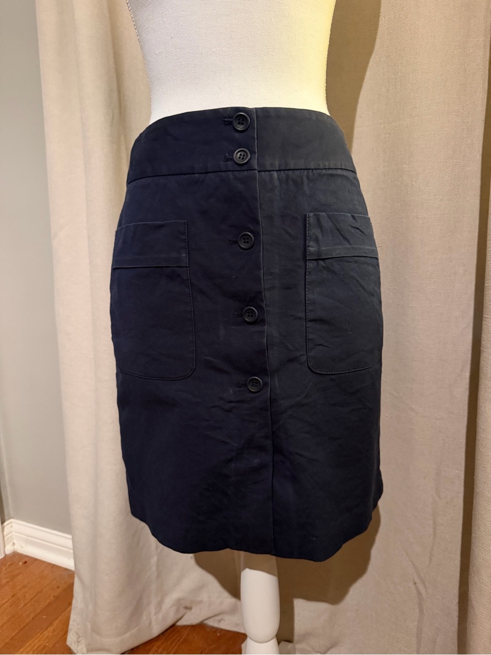 Women's Preowned Theory Navy Blue Skirt Button Front Size 4